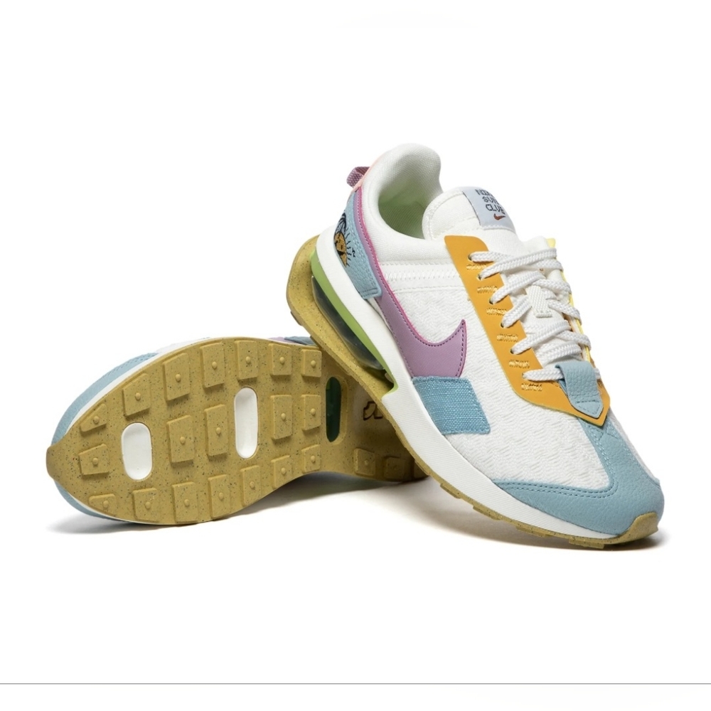 NIKE Womens Air Max Sun Club Sneakers. Size 10. NEW